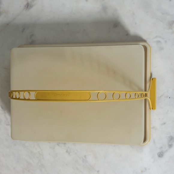 Vintage 70s Tupperware harvest gold 3-piece sheet cake carrier with handle - Picture 12 of 14